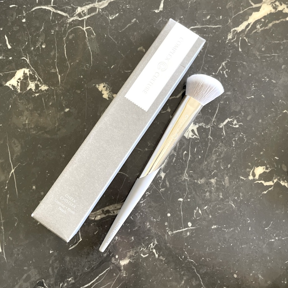 Complex Culture Cheek Chiseler Brush